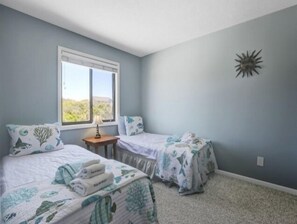 Bedroom, Room, Indoors, Furniture, Bed