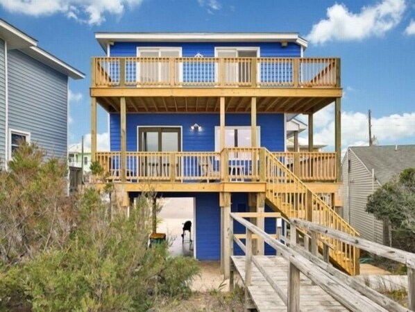 Building, Porch, Neighborhood, Urban, Nature