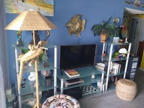 Screen, Lamp, Furniture, TV, Living Room
