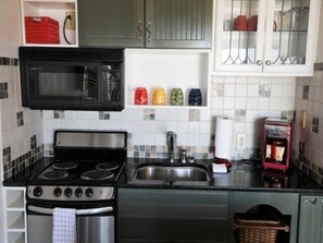 Room, Indoors, Microwave, Oven, Kitchen