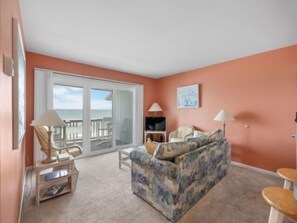 Home Decor, Furniture, Indoors, Living Room, Couch
