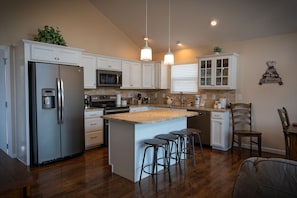 Fully equipped kitchen with island seating