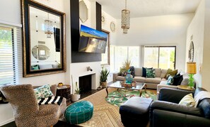 80" flatscreen, great entertaining living room