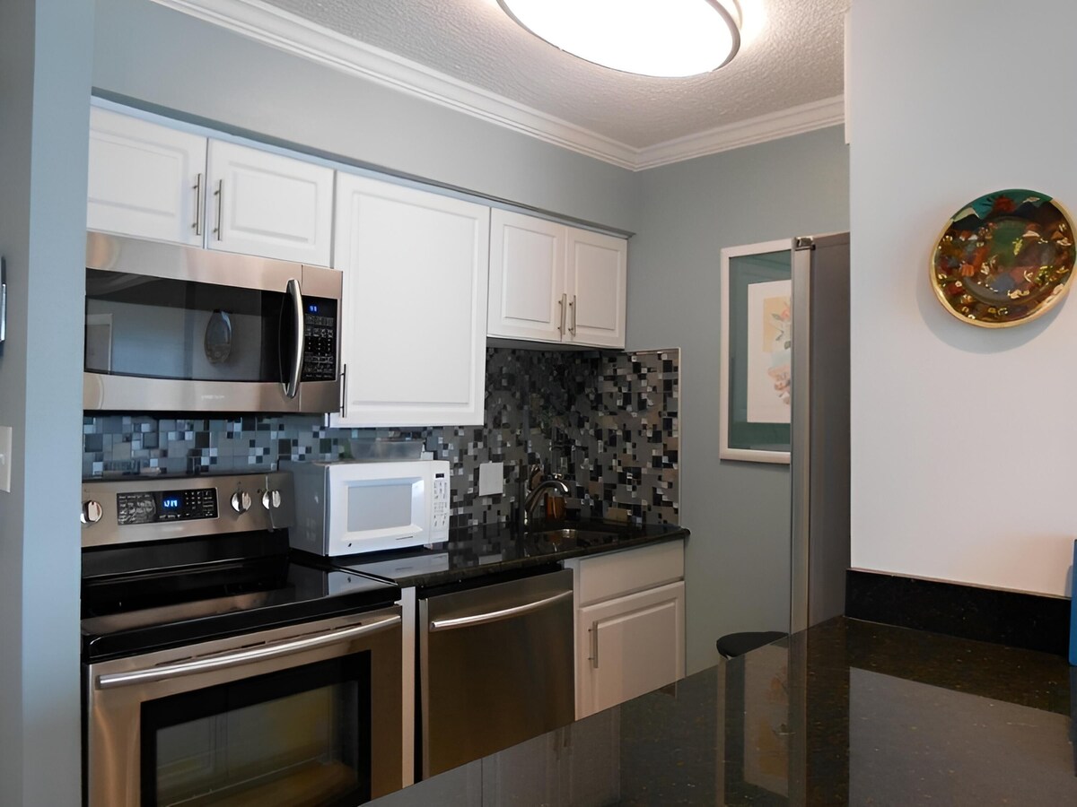 Beachfront Deluxe 1 Bedroom with private balcony, Unit 1203