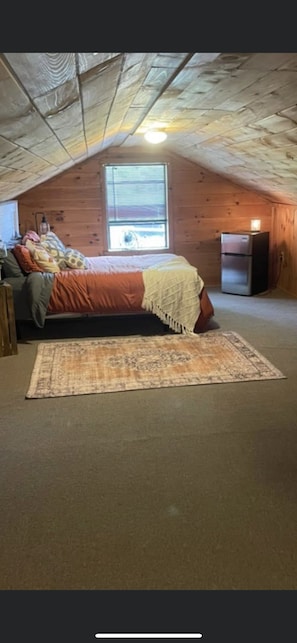 Queen size bed, full closet, smart tv and mini fridge.