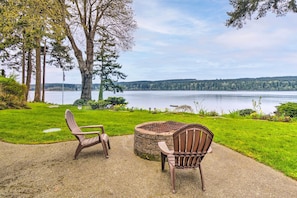 Furnished Backyard | Fire Pit | Direct Puget Sound Access