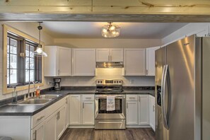 Fully Equipped Kitchen | Main Floor