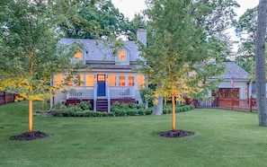 One minute to the beach. Fenced Yard. 