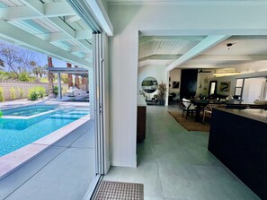 This disappearing wall of glass creates the perfect indoor-outdoor feel