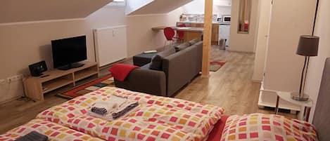 Studio-Dachwohnung Traum, für 1-2 Personen-Bett und Sofa Traum
