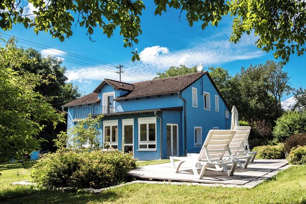 Privater Garten mit Sonnenterrasse