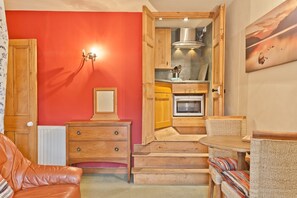 Bridge Suite coniston village kitchette
