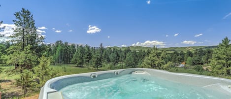 Hot tub with gorgeous views!