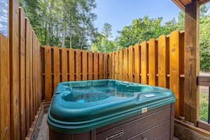 Bañera de hidromasaje al aire libre
