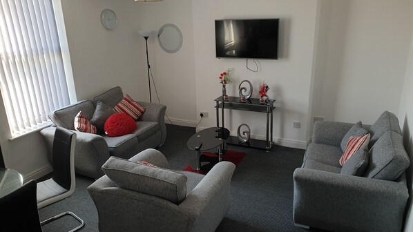 Boardwalk Lounge 1