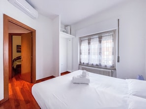 Double bedroom with built-in wardrobe
