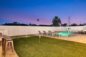 Private backyard with your own putting green!