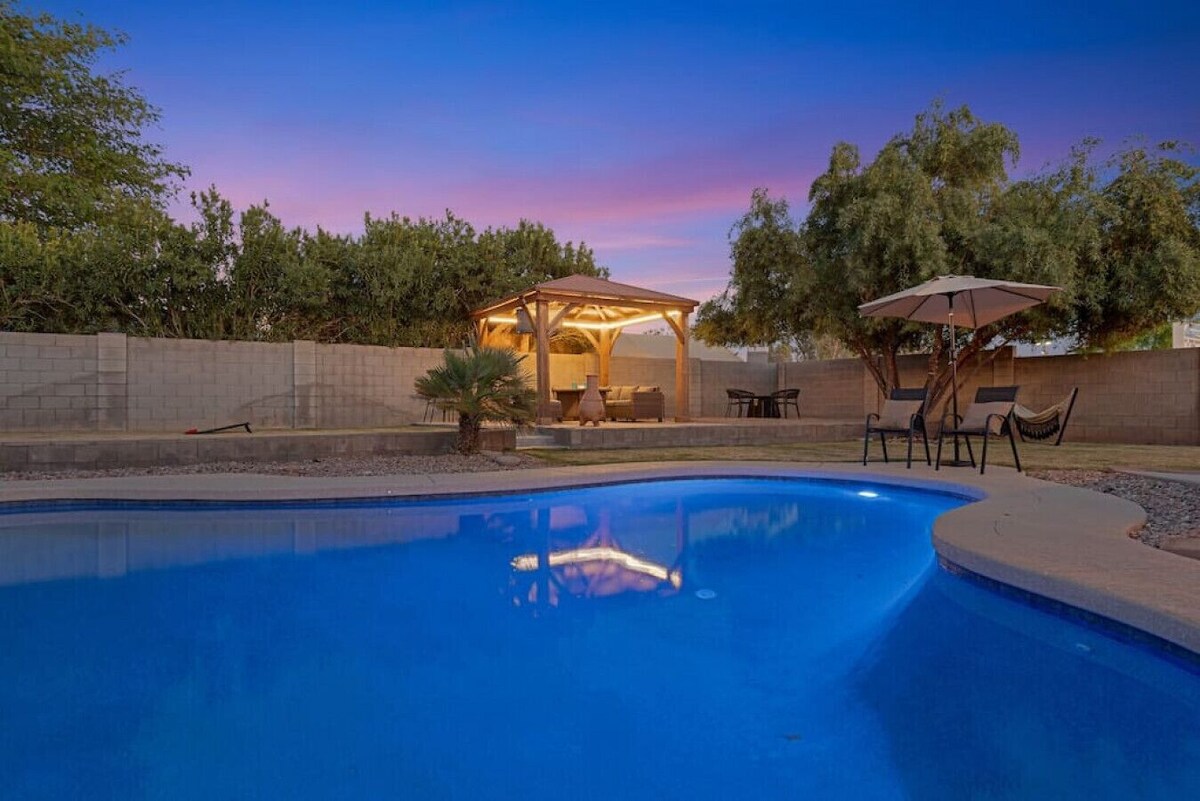 Superb Mesa Location! 4bdr/2ba Home w/ Pool