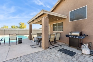 Outdoor dining and grill