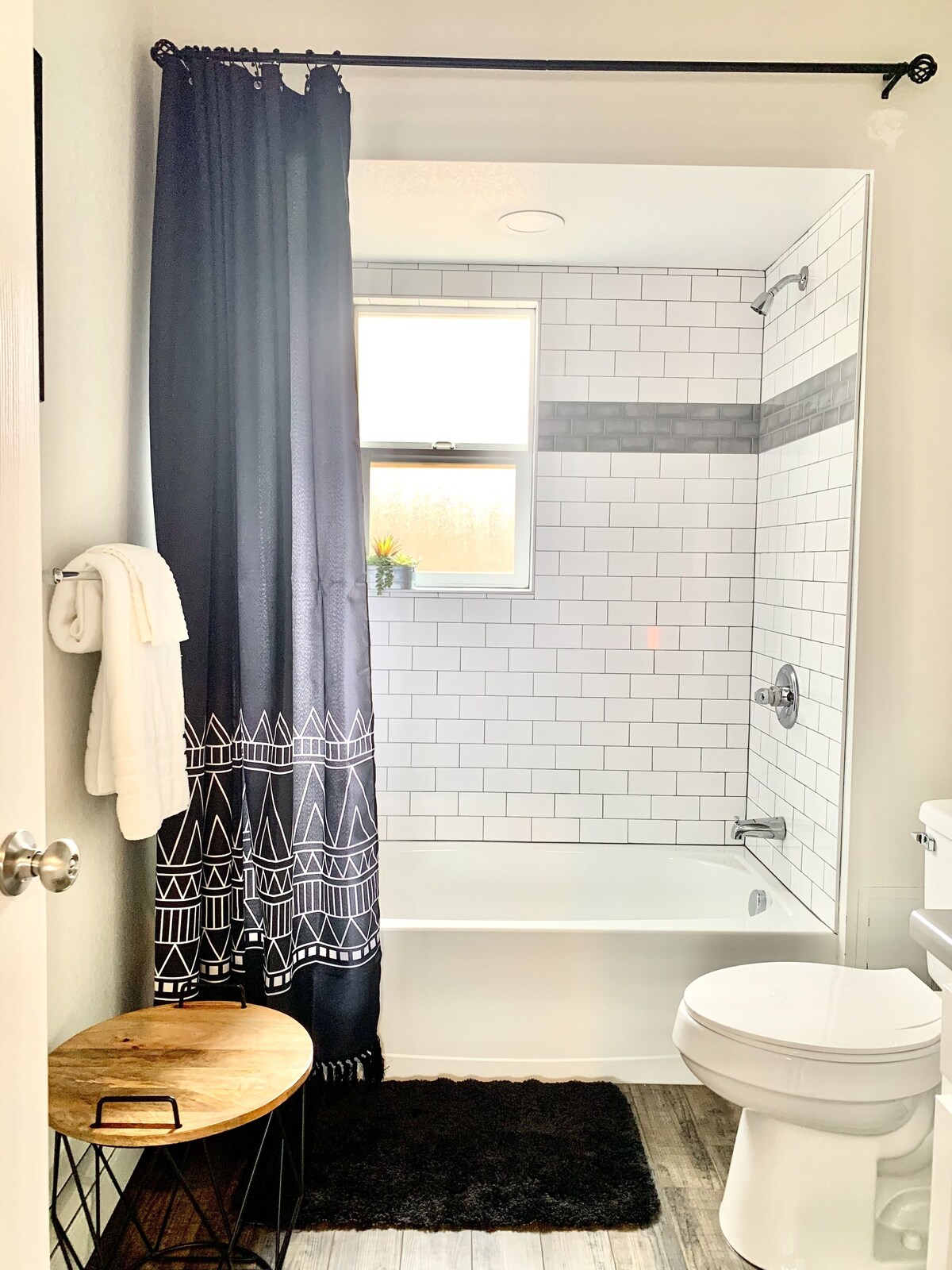 ⛰️Boho Chic⛰️Skylights-King Bed-Fast Wifi