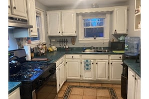 New England Country - full kitchen