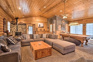 Game Room | Free WiFi (200+ Mbps) | Smart TVs