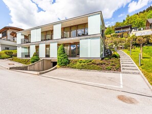 Plante, Nuage, Bâtiment, Propriété, Ciel, Fenêtre, Lot Terre, Design Urbain, Arbre, Pente