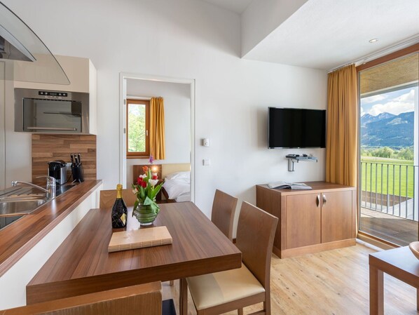 Table, Furniture, Property, Plant, Cabinetry, Wood, Building, Interior Design, Picture Frame, Houseplant
