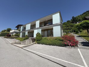 Wohngebiet, Strauch, Haus, Zuhause, Ground, Balkon, Estate, Steigung, Garten, Landscaping