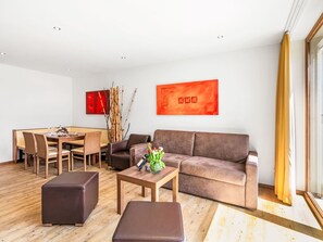 Meubles, Table, Canapé, Propriété, Bois, Confort, Orange, Sol, Design Intérieur, Salon