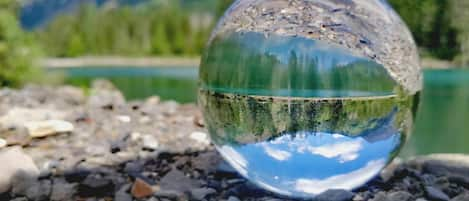 Water, Watervoorraden, Lucht, Natuurlijke Omgeving, Natuurlijk Landschap, Hout, Waterloop, Beeldhouwwerk, Biome, Gras