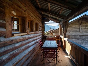 Window, Building, Wood, House, Tree, Beam, Floor, Hardwood, Wood Stain, Cottage