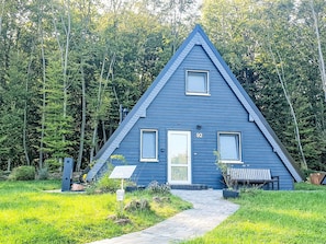 Plante, Bâtiment, Fenêtre, Feuille, Arbre, Maison, Porte, Herbe, Lot Terre, Chalet