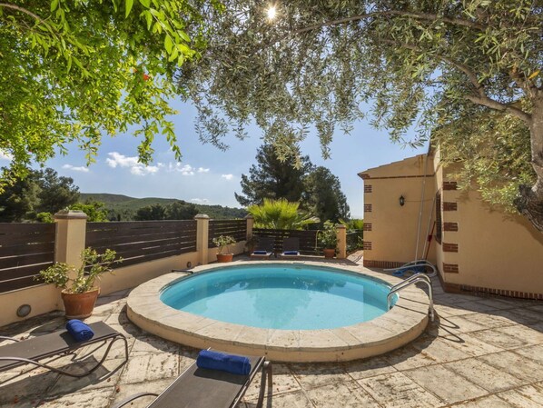 Schwimmbad, Gartenmöbel, Resort, Möbel, Verbundwerkstoff, Schatten, Eco Hotel, Flagstone, Water Feature, Estate