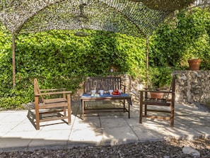 Möbel, Gartenmöbel, Garten, Stuhl, Schatten, Tisch Im Freien, Ground, Hinterhof, Landscaping, Outdoor Struktur