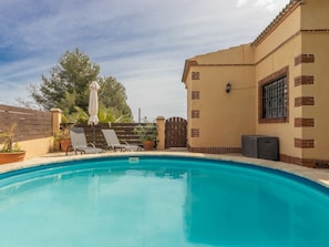 Water, Plant, Sky, Cloud, Property, Swimming Pool, Building, Azure, House, Shade