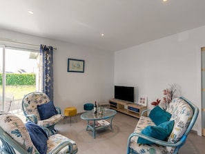 Möbel, Eigentum, Couch, Azurblau, Komfort, Interior Design, Wohnzimmer, Bilderrahmen, Fussboden, Flooring