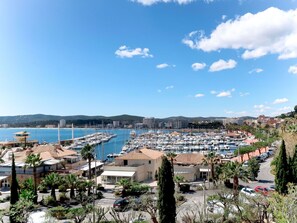 Ciel, Nuage, L'Eau, Plante, Bâtiment, Bleu Azur, Arbre, Cityscape, Design Urbain, Horizon