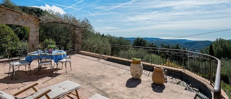 Himmel, Wolke, Eigentum, Natur, Tabelle, Holz, Pflanze, Baum, Tisch Im Freien, Schatten