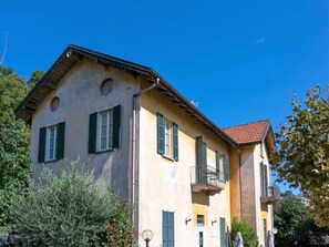 Furniture, Comfort, Wood, Bed, Lighting, Shade, Window, Floor, Flooring