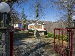 Pflanze, Himmel, Gebäude, Eigentum, Fenster, Blatt, Baum, Haus, Grundstueck, Gras