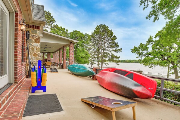 Alvarado Vacation Rental | 4BR | 3.5BA | Step-Free Access | 3,430 Sq Ft