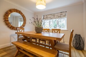 Harp Garden, Fakenham: Dining room with seating for eight guests