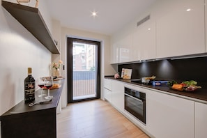 Complete kitchen with dishwasher oven