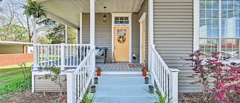 Winnsboro Vacation Rental | 2BR | 1.5BA | 1,200 Sq Ft | Steps to Enter