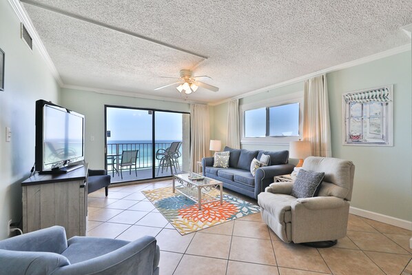 https://emeraldcoastpcb.escapia.com/Webagency/Property/EditPictu - Gulf front living room.