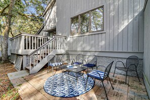 7 Hollyberry Lane | Back Deck