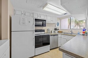 Fully equipped kitchen area - Equipped with everything you need to make memorable meals