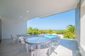 What a place to enjoy a meal!