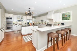 Fully equipped beautiful kitchen
